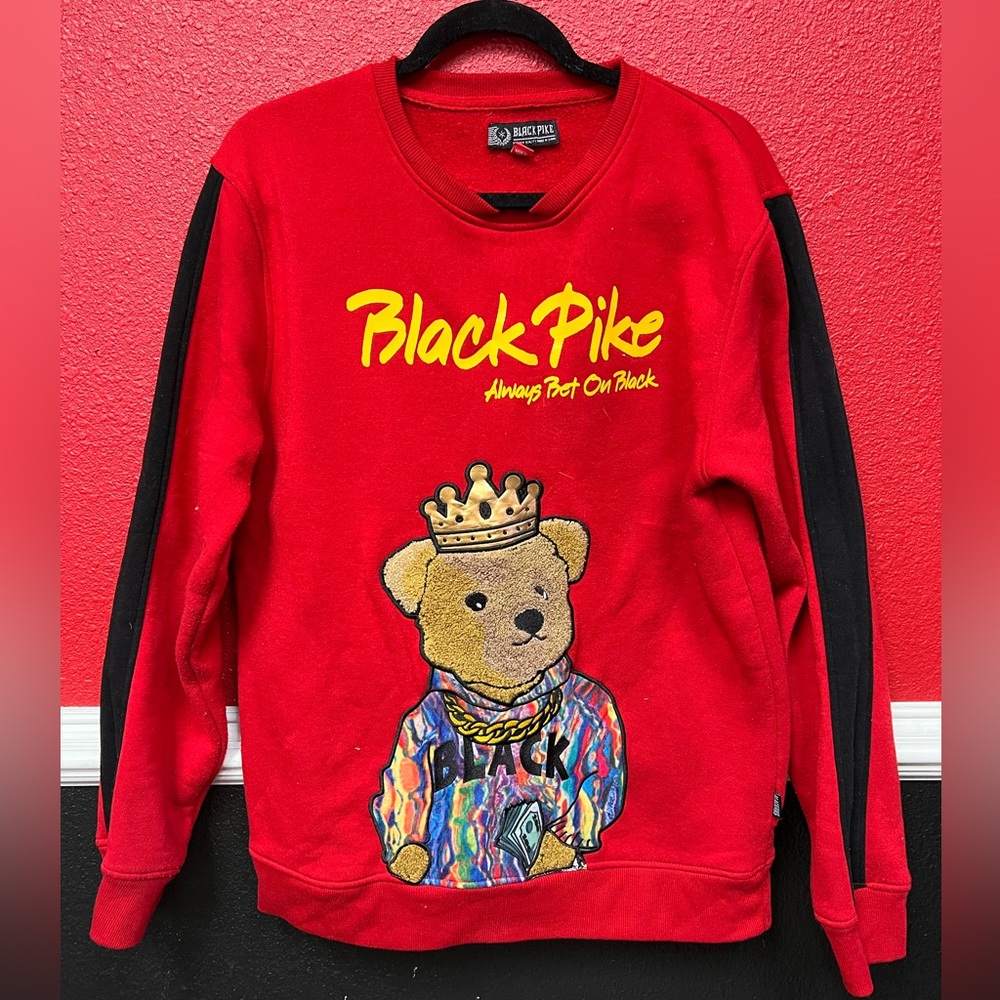 Black pike sweater red